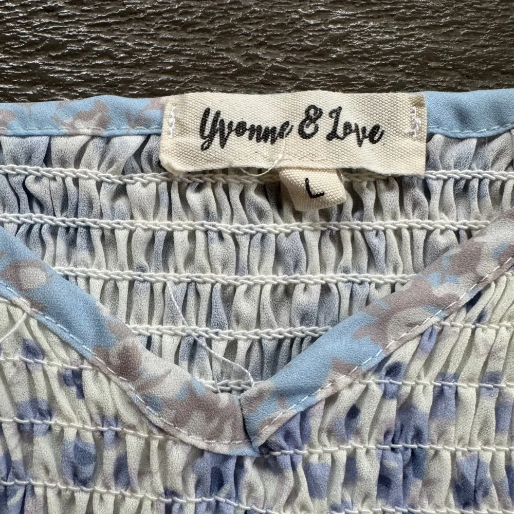 Yvonne & Love Shabby Chic Mini Dress with Balloon Sleeves, 33” shoulder to hem - Picture 3 of 6